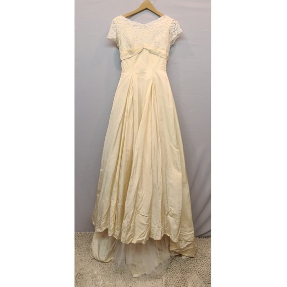 Vintage Dresses & Skirts - Wedding Dress Antique Vintage Ivory Short Sleeve Lace